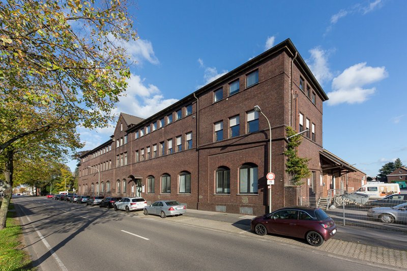 Exterior view of the old weaving mill in Langenfeld (Rhineland) - Paul Williams, Business Coaching & Executive Development Exterior view of the old weaving mill in Langenfeld (Rhineland) - Paul Williams, Business Coaching & Executive Development